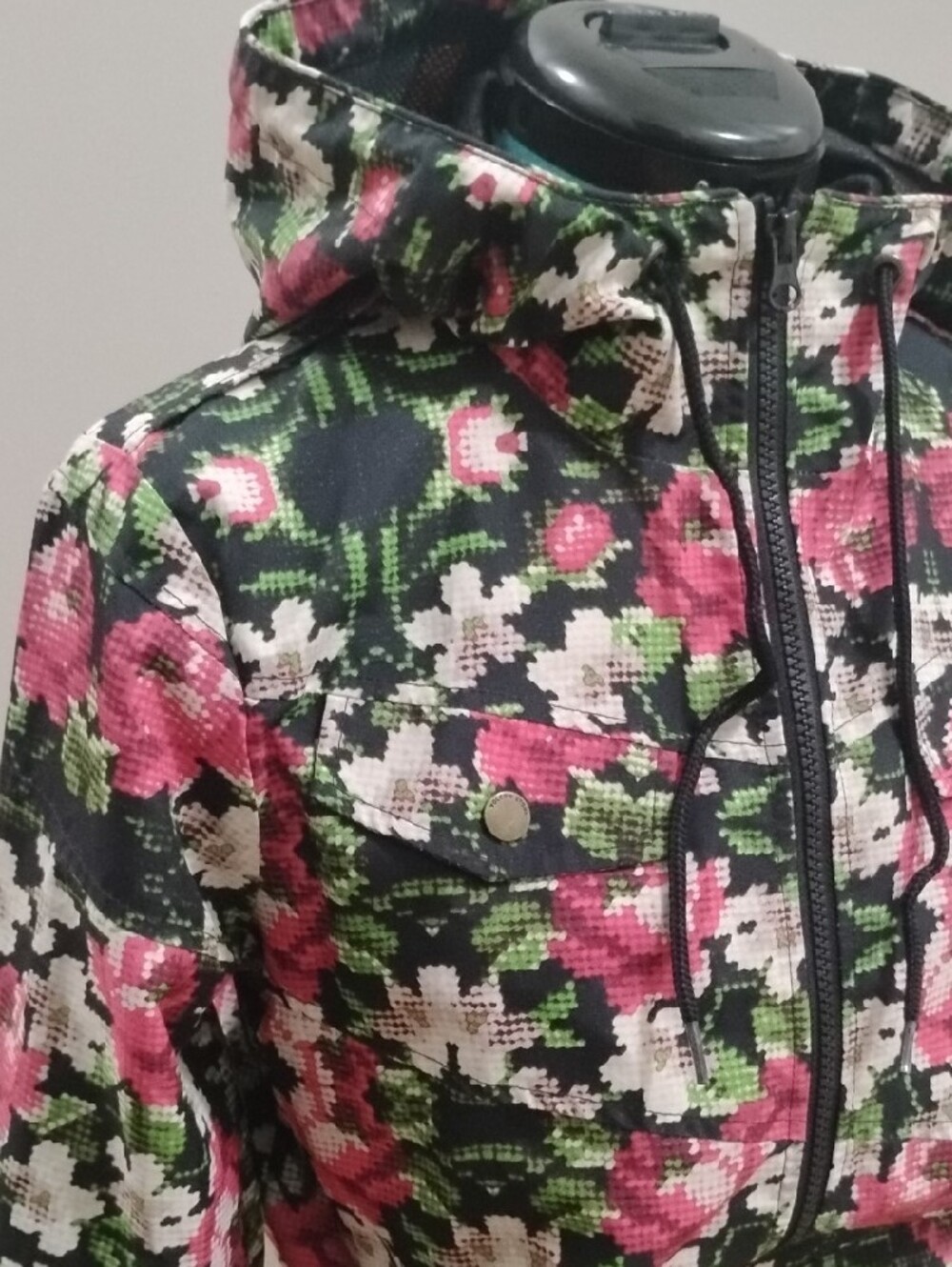 Volcom Enemy Lines Floral Digi Camo Windbreaker - Picture 6 of 10